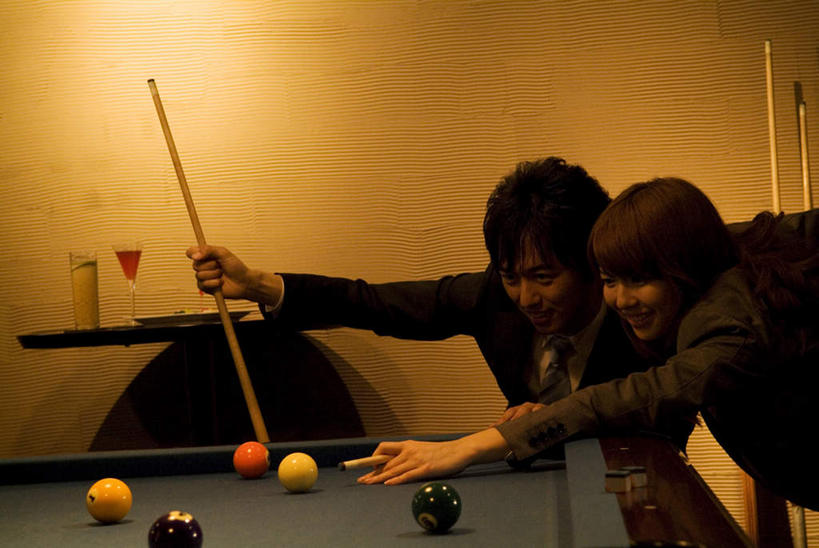 葡萄酒,东方人,两个人,同事,商务人士,商务男性,商务女性,站,横图,室内,夜晚,侧面,衬衫,爱情,成功,合作,团队,集体,信心,台球,水,桌子,杯子,亚洲,五个,一根,许多,弯腰,撞球,套装,高脚杯,球杆,红酒杯,酒类,一杯,浪漫,注视,黄种人,运动器械,队伍,玻璃制品,彩球,酒,饮料,绿色,白色,黑色,酒杯,水杯,打球,观察,看,站着,温暖,温馨,橙色,健身器械,恩爱,恋人,观看,和睦,察看,台球桌,领导,成就,关注,商务装,健身器材,合伙,领袖,斯诺克,工薪阶层,桌球室,弯身,斯诺克球,斯诺克台球,五颗,桌球,男人,男性,年轻男性,年轻女性,女人,女性,亚洲人,情侣,白领,上班族,玻璃杯,站立,半身,彩图,衬衣,伴侣,融洽,运动器材