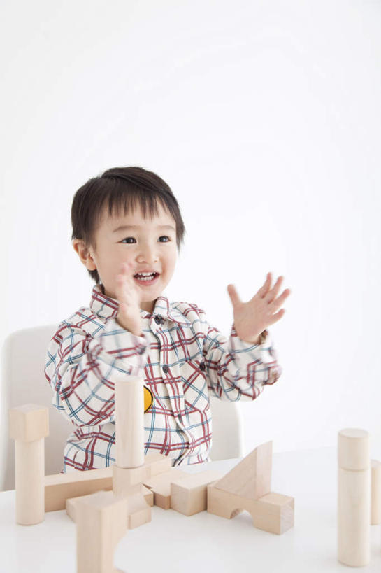 东方人,儿童,一个人,站,竖图,室内,白天,白色背景,正面,衬衫,游戏,快乐,兴奋,纯洁,智慧,骄傲,成功,胜利,桌子,玩具,椅子,亚洲,仅一个男性,仅一个人,一堆,许多,击掌,堆叠,堆积,木制,玩,注视,黄种人,娱乐,小孩,紫色,白色,木制品,观察,看,手势,站着,仅一个小孩,休闲,积木,可爱,童年,童趣,益智,自信,摄影,影棚,观看,活动,堆,察看,思维,发泄,关注,消遣,智力,想象,童真,烂漫,无邪,宣泄,天真,男孩,男人,男性,亚洲人,孩子,拍手,玩耍,嬉戏,站立,半身,彩图,影棚拍摄,衬衣,欢乐,开心,拍摄,短发,男生