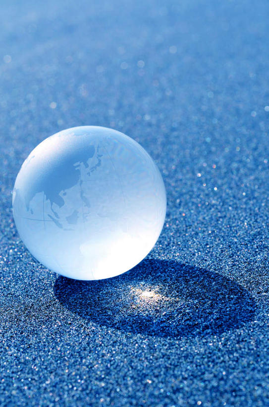 无人,竖图,俯视,室外,特写,白天,仪器,海洋,地图,阴影,透明,光线,网格,地球仪,线条,影子,世界地图,地球,陆地,水晶,地面,全球,球,一个,阳光,经纬线,模型,球体,水晶球,地理,国家,单个,大陆,世界,纬线,版图,经线,经纬仪,地理学,彩图,高角度拍摄,大洋,大洲