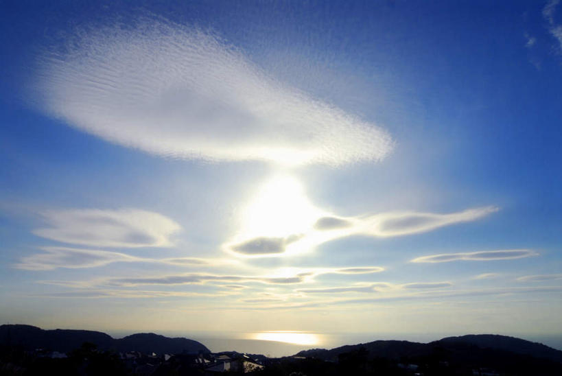 无人,横图,室外,白天,仰视,旅游,度假,美景,山,山脉,神奈川,日本,亚洲,阴影,光线,影子,景观,山峰,云,云朵,山峦,神奈川县,云彩,娱乐,蓝色,白云,蓝天,天空,阳光,自然,群山,天,享受,休闲,景色,放松,自然风光,东亚,本州,关东地方,本州岛,日本国,彩图,低角度拍摄