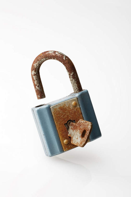 无人,竖图,室内,特写,白天,白色背景,正面,安全,静物,金属制品,一把,生锈,金属,防护,锁,摄影,影棚,保护,腐蚀,侵蚀,保险,私密,保全,周全,安稳,安定,防盗,腐化,锈迹斑斑,平安,彩图,影棚拍摄,拍摄