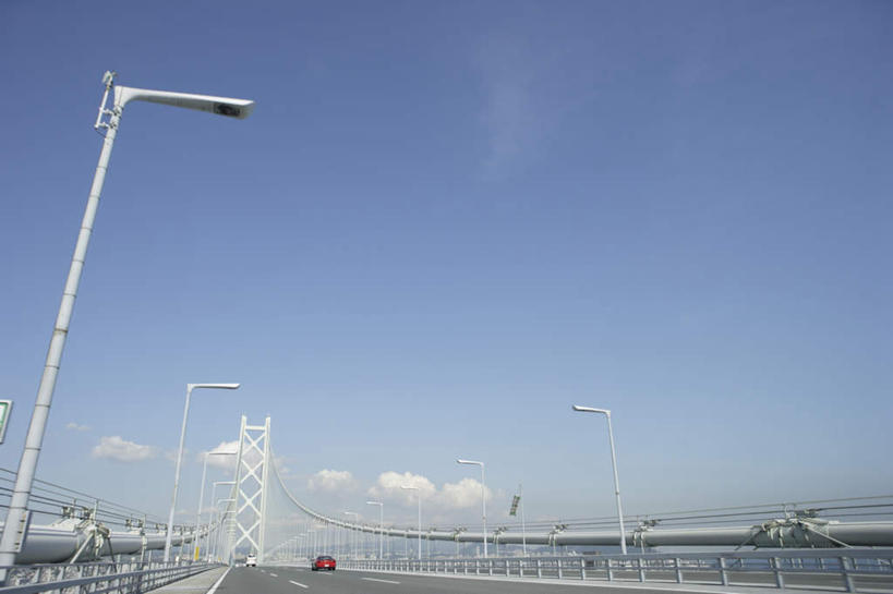无人,横图,室外,白天,仰视,度假,美景,城市风光,城市,大桥,道路,立交桥,路,路灯,桥梁,公路,汽车,照明,日本,亚洲,阴影,光线,影子,景观,云,云朵,高架,斜拉桥,桥,灯光,分界线,停车线,交通,云彩,娱乐,车,灯,蓝色,白云,蓝天,天空,阳光,交通工具,轿车,天,享受,休闲,景色,放松,晴朗,车行道,车行道分界线,照亮,照明设备,载具,标线,东亚,车行线,本州,本州岛,日本国,近畿地方,近畿,兵库,兵库县,晴空,马路,彩图,低角度拍摄