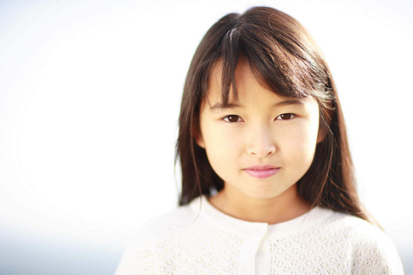 东方人,儿童,脸,头,脸颊,一个人,站,笑,微笑,横图,室外,特写,白天,正面,纯洁,草地,草坪,植物,亚洲,仅一个女性,仅一个人,阴影,服装,朦胧,模糊,光线,影子,注视,休闲装,黄种人,肩膀,草,树,树木,小孩,衣服,绿色,白色,黑色,阳光,自然,观察,看,站着,仅一个小孩,休闲,休闲服,可爱,童年,童趣,服饰,生长,成长,观看,察看,关注,童真,烂漫,无邪,天真,女孩,女人,女性,亚洲人,孩子,头部,长发,脸部,脸蛋,面部,站立,半身,彩图,女生