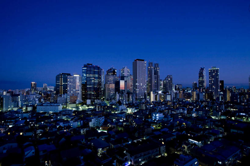 无人,高楼大厦,横图,俯视,航拍,彩色,室外,夜晚,度假,美景,城市风光,标志建筑,城市,大厦,地标,建筑,摩天大楼,霓虹灯,东京,日本,景观,灯光,七彩,新宿,娱乐,光源,建设,霓虹,灯,蓝色,蓝天,天空,天,享受,休闲,景色,放松,照明设备,鸟瞰,东亚,本州,关东地方,本州岛,日本国,东京都,新宿区,氖灯,县厅,东京市,彩图,高角度拍摄,大楼,高层建筑,高楼,摩天楼