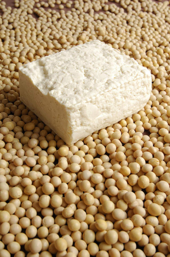 豆腐,无人,竖图,俯视,室内,特写,白天,植物,豆,大豆,蔬菜,一堆,一块,许多,阴影,堆叠,堆积,新鲜,散落,反射,影子,豆类,豆子,食品,食物,黄色,摄影,有机食品,绿色食品,影棚,堆,豆制品,豆科,黄豆,彩图,高角度拍摄,影棚拍摄,拍摄