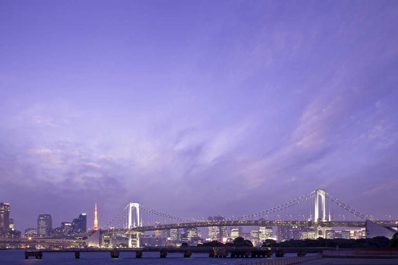 无人,高楼大厦,横图,全景,彩色,室外,白天,仰视,度假,海浪,海洋,美景,天际线,城市风光,城市,大桥,大厦,建筑,立交桥,摩天大楼,霓虹灯,桥梁,东京,日本,亚洲,景观,浪花,云,云朵,高架,建筑群,斜拉桥,桥,灯光,七彩,彩虹大桥,云彩,娱乐,光源,建设,霓虹,灯,蓝色,白云,蓝天,天空,海水,天,享受,休闲,景色,放松,照明设备,海景,东亚,本州,关东地方,本州岛,日本国,东京都,氖灯,日本彩虹大桥,大海,风浪,海,海水的波动,近岸浪,涌浪,彩图,低角度拍摄,大楼,高层建筑,高楼,摩天楼