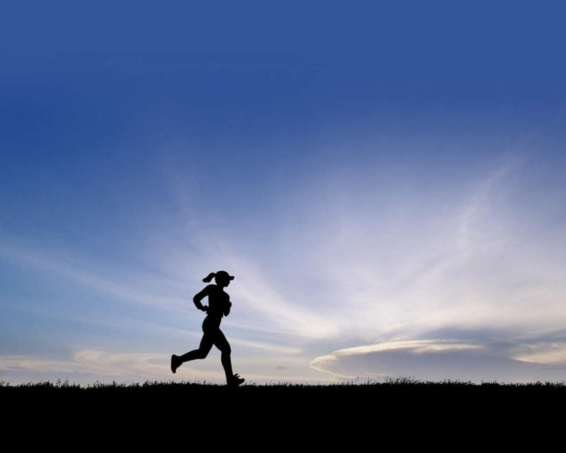 东方人,一个人,跑,横图,室外,白天,仰视,运动服,锻炼,运动,草地,草坪,日出,太阳,植物,帽子,亚洲,仅一个年轻女性,仅一个女性,仅一个人,服装,地平线,云,云朵,辽阔,地面,朝霞,晨曦,黎明,背光,云彩,黄种人,运动帽,草,衣服,蓝色,绿色,白云,蓝天,天空,阳光,天,广阔,鸭舌帽,服饰,晴朗,一望无际,衣着,穿着,延伸,逆光,天地相交,一顶,衣饰,无边无际,一马平川,体育,年轻女性,女人,女性,亚洲人,朝阳,晴空,跑步,彩图,低角度拍摄,全身,健身,破晓,运动装