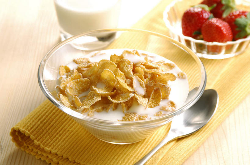 牛奶,无人,横图,俯视,室内,特写,白天,早餐,桌面,草莓,浆果,餐具,水果,一堆,许多,阴影,堆叠,堆积,新鲜,光线,碟子,盘,影子,勺子,谷物,生食,食品,果实,饮品,一杯,营养,美食,饮食,食物,饮料,一个,红色,阳光,盘子,调羹,碟,汤匙,保健,有机食品,绿色食品,单个,堆,麦片,乳制品,奶,燕麦片,安神,洋莓,水果皇后,红莓,地莓,彩图,高角度拍摄