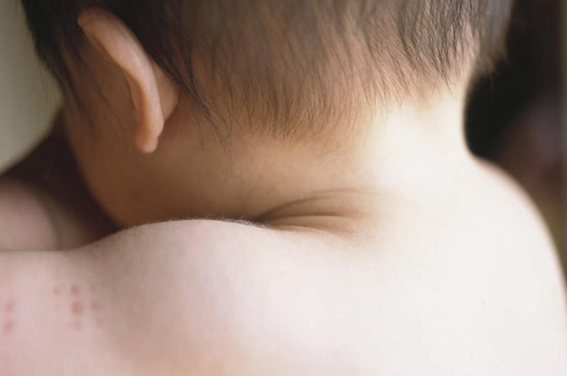 东方人,婴儿,儿童,背部,背,头发,一个人,摸,横图,室内,白天,纯洁,亚洲,仅一个人,抚摸,阴影,光线,影子,黄种人,裸露,肩膀,小孩,背面,黄色,黑色,阳光,可爱,遮,遮掩,活泼,赤裸,皮肤,掩盖,遮挡,宝宝,裸,纯真,烂漫,无邪,遮盖,掩饰,伶俐,天真,亚洲人,孩子,触摸,接触,半身,彩图