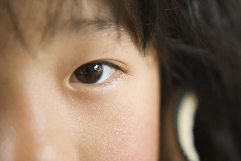 东方人,儿童,脸,头,眼睛,脸颊,眉毛,睫毛,头发,一个人,站,横图,室内,特写,白天,正面,纯洁,亚洲,瞳孔,仅一个女性,仅一个人,阴影,朦胧,模糊,光线,影子,注视,黄种人,小孩,黑色,阳光,观察,看,站着,仅一个小孩,可爱,童年,童趣,眼部,观看,察看,关注,童真,烂漫,无邪,天真,女孩,女人,女性,亚洲人,孩子,头部,长发,睫,脸部,脸蛋,眉,面部,眼,眼睫毛,眼眉,站立,半身,彩图,眼眉毛,女生