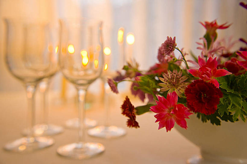 无人,横图,室内,白天,正面,快乐,幸福,杯子,蜡烛,五个,许多,朦胧,模糊,盛开,高脚杯,火焰,烛光,玛格丽特,红酒杯,燃烧,花蕾,玻璃制品,雏菊,花,花瓣,花朵,鲜花,黄色,红色,酒杯,花苞,花蕊,点燃,菊花,活力,希望,坚强,和平,离别,延命菊,幸福花,春菊,马兰头花,暗恋,纯情,单恋,天真,玻璃杯,彩图,愉快