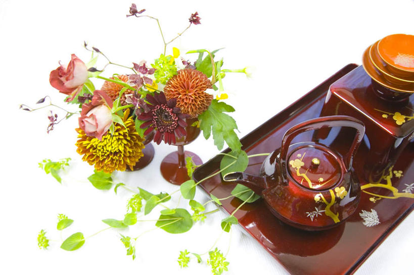 无人,横图,俯视,室内,特写,白天,白色背景,智慧,植物,桌面,杯子,餐具,叶子,阴影,艺术,盛开,光线,碟子,壶,盘,盆栽,影子,茶道,绿叶,盆景,花蕾,文化,水壶,花,花瓣,花朵,鲜花,黄色,红色,绿色,阳光,自然,插花,盘子,茶壶,水杯,碟,花苞,花蕊,嫩叶,摄影,影棚,生长,成长,插花艺术,茶艺,环境,创造,创作,想象,东亚文化,礼法,修行,叶,叶片,茶杯,彩图,高角度拍摄,影棚拍摄,拍摄,茶文化