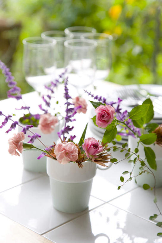 无人,竖图,俯视,室外,白天,爱情,旅游,度假,植物,窗户,落地窗,桌面,杯子,花瓶,神奈川,日本,亚洲,阴影,盛开,光线,高脚杯,盆栽,影子,盆景,红酒杯,横滨,横滨市,神奈川县,花蕾,娱乐,玻璃窗,玻璃制品,花,花瓣,花朵,鲜花,红色,蓝色,绿色,阳光,自然,玻璃瓶,酒杯,瓶子,花苞,花蕊,享受,休闲,菊花,放松,生长,成长,吉祥,东亚,本州,首府,关东地方,本州岛,日本国,高洁,长寿,怀恋,清净,真情,寿客,秋菊,玻璃杯,彩图,高角度拍摄