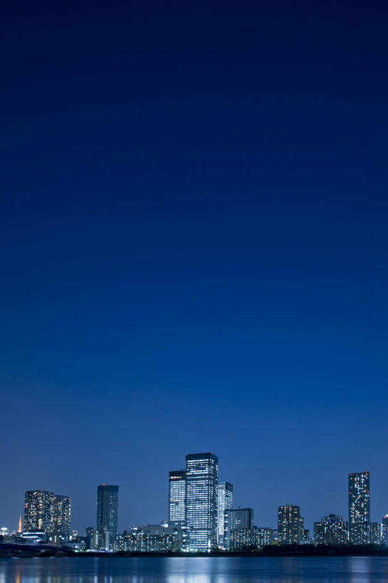 无人,高楼大厦,竖图,全景,室外,夜晚,仰视,旅游,度假,河流,美景,水,天际线,大厦,道路,建筑,路,摩天大楼,公路,照明,东京,日本,亚洲,壁灯,河水,景观,水流,灯光,交通,娱乐,灯,天空,自然,灯具,天,享受,休闲,景色,放松,照亮,照明设备,自然风光,东亚,本州,关东地方,本州岛,日本国,东京都,马路,彩图,低角度拍摄,大楼,高层建筑,高楼,摩天楼