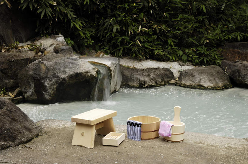 无人,横图,俯视,室外,白天,按摩,美容,旅游,度假,石头,美景,水,植物,椅子,日本,亚洲,护肤,阴影,波纹,光线,石子,液体,影子,木椅,景观,水滴,娱乐,树,树木,一个,粉色,蓝色,绿色,水纹,阳光,自然,刷子,毛巾,波浪,保养,享受,休闲,浴盆,景色,放松,SPA水疗,保健,温泉浴场,生长,单个,成长,自然风光,东亚,养颜,本州,本州岛,日本国,中部地方,新潟,新潟县,县厅,新潟市,石块,矿泉疗养地,彩图,高角度拍摄,水疗