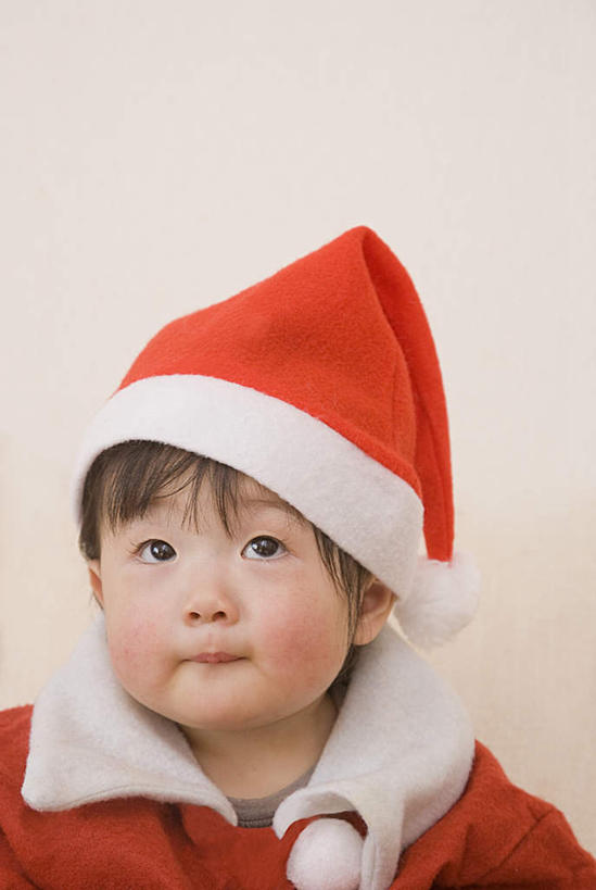 东方人,儿童,脸,头,脸颊,头发,一个人,站,笑,微笑,竖图,室内,白天,白色背景,正面,纯洁,帽子,圣诞节,亚洲,仅一个男性,仅一个人,阴影,节日,庆祝,反射,影子,墙,注视,黄种人,文化,墙壁,墙面,小孩,衣服,红色,黑色,观察,看,站着,仅一个小孩,庆典,圣诞帽,可爱,童年,童趣,摄影,影棚,观看,纪念,察看,关注,圣诞装,童真,烂漫,无邪,一顶,棉帽,天真,男孩,男人,男性,亚洲人,孩子,头部,脸部,脸蛋,面部,站立,半身,彩图,影棚拍摄,拍摄,男生