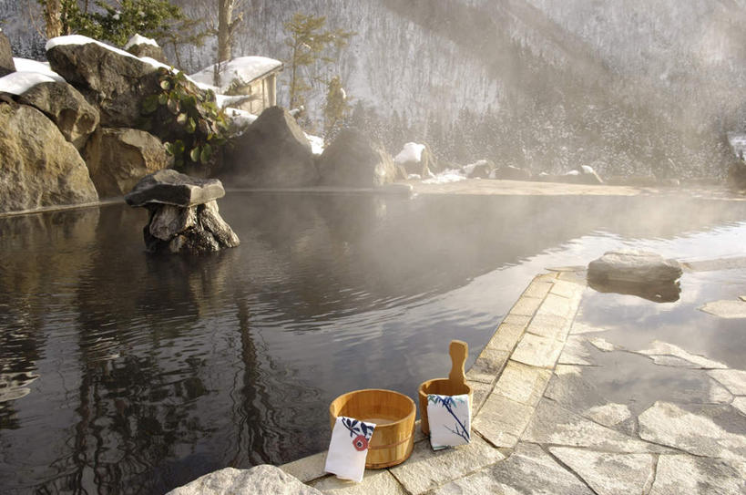 无人,横图,俯视,室外,白天,按摩,美容,旅游,度假,草地,草坪,礁石,石头,美景,水,植物,日本,亚洲,护肤,阴影,波纹,花纹,光线,木制,石子,液体,影子,景观,水滴,云,云朵,云彩,娱乐,草,树,树木,一个,蓝色,绿色,白色,白云,蓝天,水纹,天空,阳光,自然,木制品,毛巾,波浪,天,保养,享受,休闲,浴盆,景色,放松,SPA水疗,保健,温泉浴场,生长,单个,成长,自然风光,东亚,养颜,本州,本州岛,日本国,中部地方,新潟,新潟县,礁,石块,岩石,矿泉疗养地,彩图,高角度拍摄,水疗