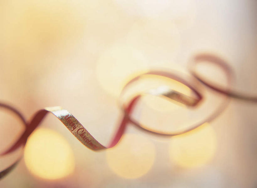 无人,横图,俯视,室内,白天,蜡烛,圣诞节,一根,节日,朦胧,模糊,庆祝,装饰,英文,标志,火焰,文字,烛光,字符,字母,燃烧,旋转,文化,标识,装饰品,红色,彩带,装饰物,点燃,庆典,纪念,英文字母,华丽,修饰,点缀,饰物,衬托,美观,雅致,雅观,彩图,高角度拍摄