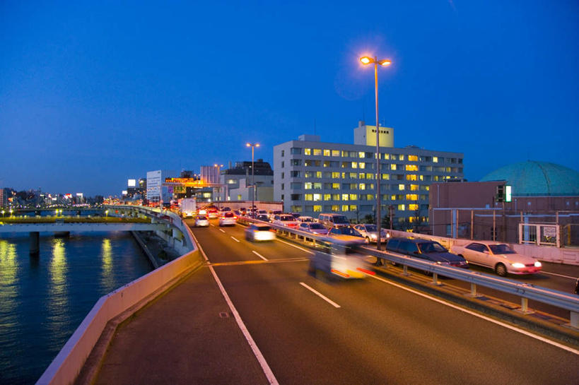 无人,高楼大厦,横图,俯视,室外,白天,旅游,度假,河流,美景,水,大桥,大厦,道路,建筑,立交桥,路,摩天大楼,桥梁,公路,汽车,照明,东京,日本,亚洲,许多,阴影,反射,壁灯,影子,河水,景观,水流,高架,斜拉桥,桥,灯光,交通,娱乐,车,灯,蓝色,蓝天,天空,自然,灯具,交通工具,轿车,天,驾驶,行驶,享受,休闲,景色,放松,晴朗,操纵,照亮,控制,照明设备,自然风光,载具,东亚,操控,本州,万里无云,关东地方,本州岛,日本国,东京都,把持,晴空,晴空万里,马路,彩图,高角度拍摄,大楼,高层建筑,高楼,摩天楼