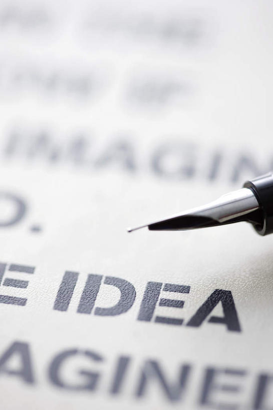 无人,竖图,俯视,室内,特写,白天,桌面,一张,阴影,朦胧,模糊,光线,笔,标志,数字,文字,影子,纸,字符,办公用品,钢笔,标识,文具,黑色,阳光,学习用品,阿拉伯数字,文具用品,一支,彩图,高角度拍摄