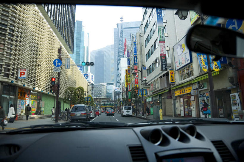 无人,高楼大厦,横图,室内,白天,正面,旅游,度假,美景,植物,窗户,大厦,道路,建筑,路,路灯,摩天大楼,公路,汽车,照明,东京,日本,亚洲,阴影,光线,影子,景观,灯光,交通,娱乐,玻璃窗,车,灯,树,树木,蓝色,绿色,蓝天,天空,阳光,自然,交通工具,轿车,天,享受,休闲,景色,放松,生长,成长,照亮,照明设备,自然风光,载具,东亚,本州,关东地方,本州岛,日本国,东京都,马路,彩图,大楼,高层建筑,高楼,摩天楼