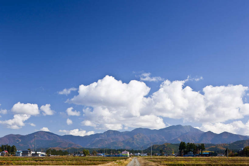 无人,横图,室外,白天,正面,旅游,度假,美景,山,山脉,秋田县,日本,亚洲,朦胧,模糊,景观,山峰,云,云朵,山峦,云彩,娱乐,蓝色,白云,蓝天,天空,自然,群山,天,享受,休闲,景色,放松,晴朗,自然风光,东亚,本州,本州岛,日本国,秋田,东北地方,晴空,彩图