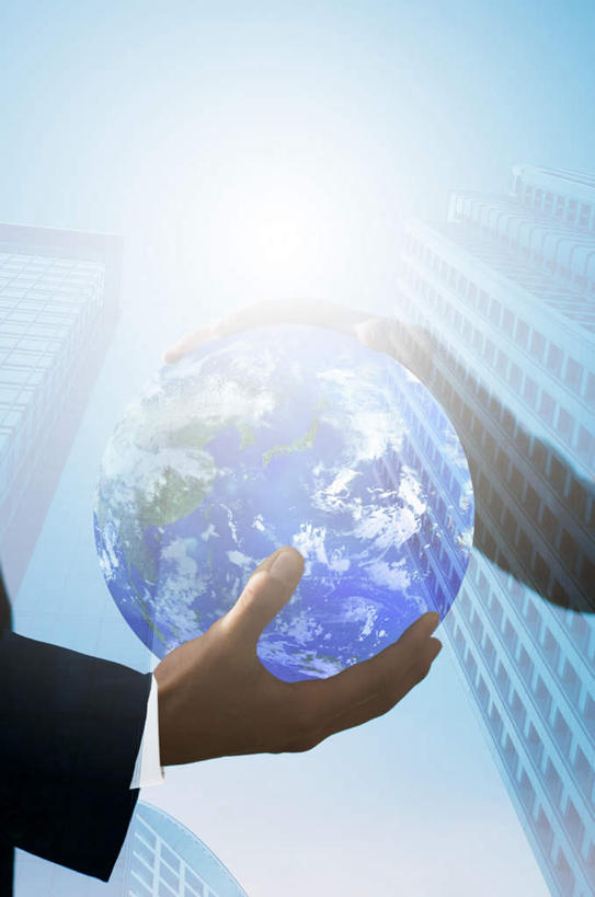 东方人,两个人,同事,商务人士,商务男性,高楼大厦,捧,竖图,室外,白天,仰视,衬衫,度假,成功,办公楼,合作,团队,集体,信心,海洋,美景,城市风光,城市,大厦,建筑,摩天大楼,写字楼,亚洲,握,阴影,套装,朦胧,模糊,光线,影子,世界地图,地球,景观,陆地,背光,拿,全球,拿着,黄种人,娱乐,队伍,阳光,楼宇,享受,休闲,商务楼,景色,放松,握着,地理,国家,大陆,世界,领导,成就,商务装,合伙,领袖,逆光,工薪阶层,男人,男性,年轻男性,亚洲人,白领,上班族,端,端着,捧着,手捧,半身,彩图,低角度拍摄,衬衣,大楼,高层建筑,高楼,摩天楼,大洋,大洲