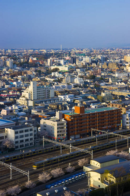 无人,高楼大厦,竖图,俯视,航拍,室外,白天,度假,美景,城市风光,城市,大厦,建筑,摩天大楼,东京,日本,亚洲,阴影,朦胧,模糊,光线,影子,景观,娱乐,建设,蓝色,蓝天,天空,阳光,天,享受,休闲,景色,放松,晴朗,鸟瞰,东亚,本州,万里无云,关东地方,本州岛,日本国,东京都,中野区,晴空,晴空万里,彩图,高角度拍摄,大楼,高层建筑,高楼,摩天楼