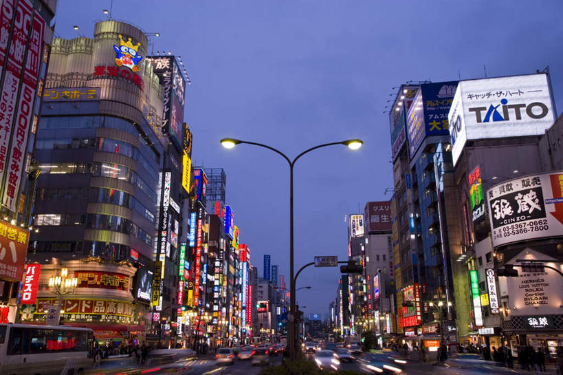 无人,高楼大厦,横图,室外,夜晚,仰视,度假,美景,日落,城市风光,城市,大厦,道路,建筑,路,路灯,摩天大楼,公路,汽车,照明,东京,日本,许多,景观,晚霞,霞光,云,云朵,建筑群,灯光,交通,新宿,云彩,娱乐,建设,车,灯,蓝色,白云,蓝天,天空,黄昏,交通工具,轿车,天,享受,休闲,景色,彩霞,放松,晴朗,照亮,照明设备,载具,本州,关东地方,本州岛,日本国,东京都,新宿区,县厅,灯火辉煌,东京市,繁荣,晴空,夕阳,马路,彩图,低角度拍摄,大楼,高层建筑,高楼,摩天楼