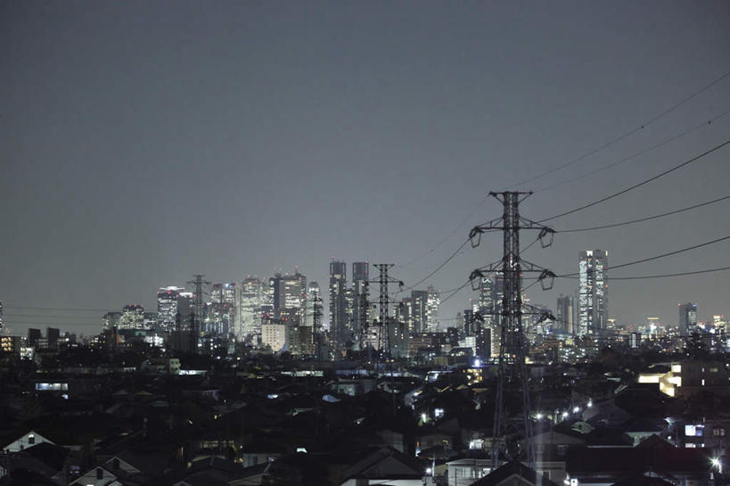 无人,家,横图,室外,夜晚,正面,旅游,度假,美景,城市风光,城市,建筑,东京,日本,一排,许多,朦胧,模糊,整齐,电力,电线,电线杆,线,房屋,屋子,景观,公寓,电能,新宿,线路,娱乐,建设,洋房,楼房,住宅,排列,蓝色,蓝天,天空,天,享受,休闲,景色,放松,晴朗,电,电源,队列,能量,东亚,本州,万里无云,关东地方,本州岛,日本国,东京都,新宿区,县厅,东京市,晴空,晴空万里,彩图,房子
