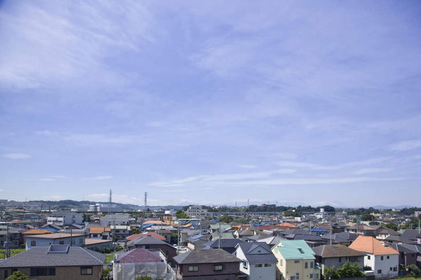 无人,家,横图,全景,俯视,航拍,室外,白天,旅游,度假,美景,天际线,城市风光,城市,建筑,东京,日本,亚洲,阴影,电力,光线,电线,电线杆,线,影子,房屋,屋子,景观,云,云朵,公寓,电能,线路,云彩,娱乐,建设,洋房,楼房,住宅,蓝色,白云,蓝天,天空,阳光,天,享受,休闲,景色,放松,晴朗,电,电源,鸟瞰,能量,东亚,本州,关东地方,本州岛,日本国,东京都,日野市,晴空,彩图,高角度拍摄,房子