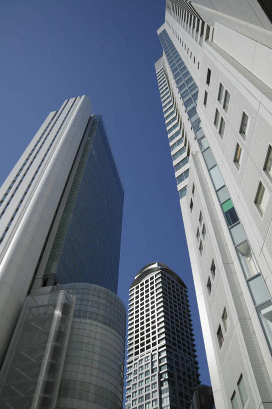 无人,高楼大厦,竖图,室外,白天,仰视,度假,美景,城市风光,城市,大厦,建筑,摩天大楼,日本,亚洲,阴影,光线,影子,景观,娱乐,建设,蓝色,蓝天,天空,阳光,天,享受,休闲,景色,放松,大阪,晴朗,东亚,本州,万里无云,大阪府,本州岛,日本国,近畿地方,近畿,晴空,晴空万里,彩图,低角度拍摄,大楼,高层建筑,高楼,摩天楼