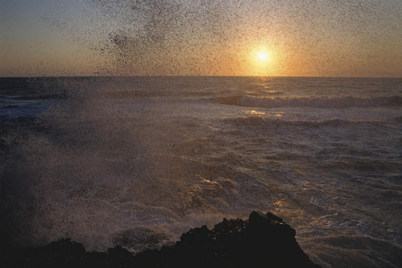 无人,横图,室外,白天,正面,旅游,度假,日出,海浪,海洋,礁石,石头,美景,太阳,日本,亚洲,阴影,光线,石子,影子,景观,浪花,水平线,辽阔,朝霞,晨曦,海平线,黎明,千叶县,娱乐,蓝色,蓝天,天空,阳光,自然,海水,天,享受,休闲,广阔,景色,放松,晴朗,一望无际,自然风光,海景,东亚,本州,万里无云,关东地方,本州岛,日本国,千叶,无边无际,一马平川,大海,风浪,海,海水的波动,礁,近岸浪,石块,岩石,涌浪,朝阳,晴空,晴空万里,彩图,破晓,水天相接,水天一线