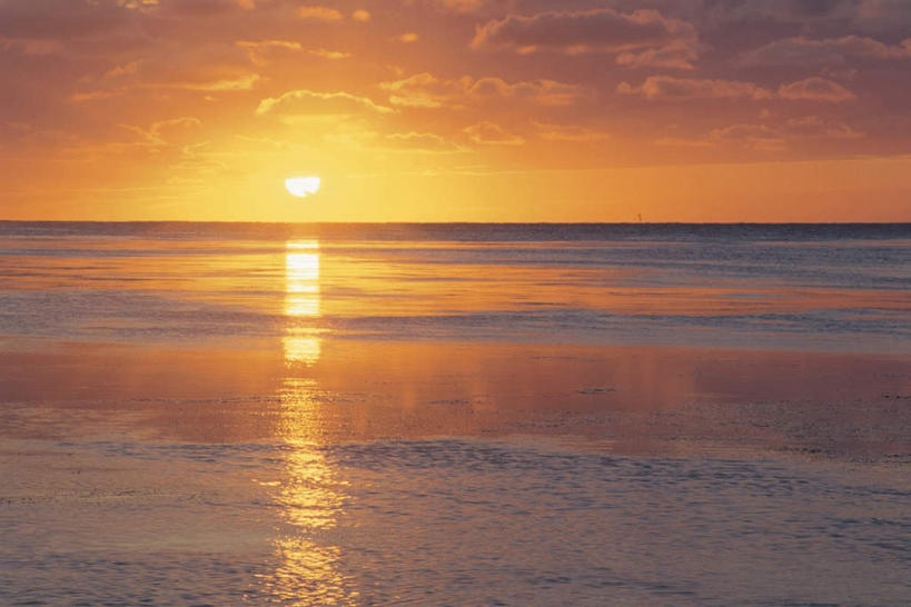 无人,横图,室外,白天,正面,旅游,度假,日出,美景,沙滩,太阳,北海道,日本,亚洲,沙子,海岸,景观,水平线,云,云朵,辽阔,朝霞,晨曦,海平线,黎明,沙地,云彩,娱乐,蓝色,白云,蓝天,天空,阳光,自然,天,享受,休闲,广阔,景色,放松,晴朗,一望无际,自然风光,东亚,日本国,北海道地方,北海道岛,稚内,无边无际,一马平川,海滩,朝阳,晴空,彩图,破晓,水天相接,水天一线