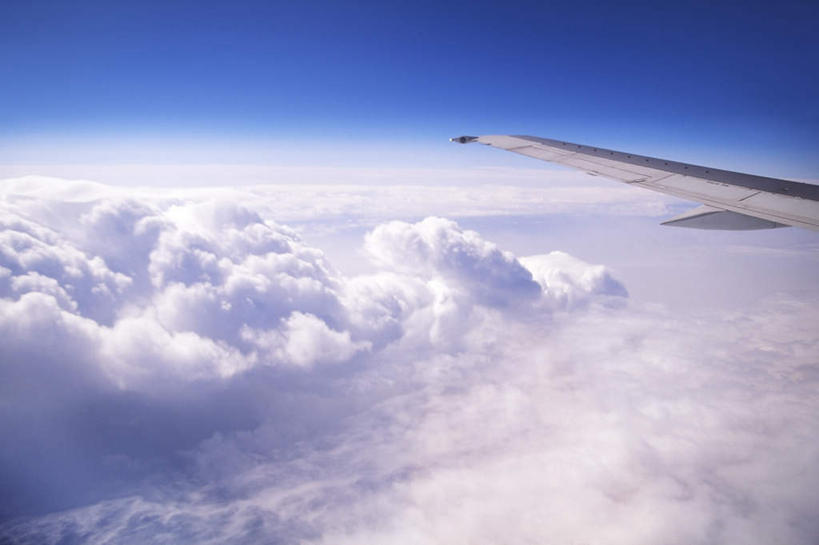 无人,横图,俯视,航拍,室外,白天,旅游,度假,美景,飞机,景观,云,云朵,交通,云彩,娱乐,航空,蓝色,白云,蓝天,天空,自然,交通工具,天,享受,休闲,景色,放松,运输,晴朗,客机,鸟瞰,自然风光,载具,晴空,彩图,高角度拍摄