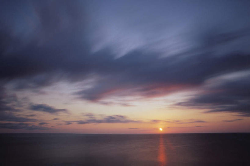 无人,横图,室外,白天,仰视,旅游,度假,日出,海浪,海洋,美景,太阳,北海道,日本,亚洲,阴影,反射,影子,景观,浪花,水平线,辽阔,朝霞,晨曦,海平线,黎明,娱乐,蓝色,蓝天,天空,阳光,自然,海水,天,享受,休闲,广阔,景色,放松,晴朗,一望无际,自然风光,海景,东亚,万里无云,日本国,北海道地方,北海道岛,稚内,无边无际,一马平川,大海,风浪,海,海水的波动,近岸浪,涌浪,朝阳,晴空,晴空万里,彩图,低角度拍摄,破晓,水天相接,水天一线