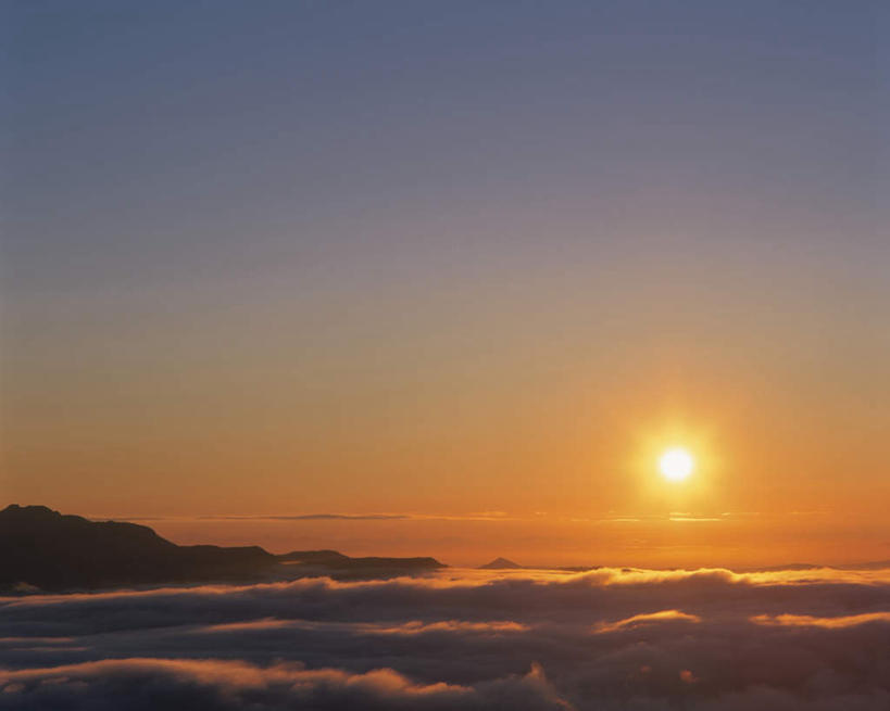 无人,横图,全景,室外,白天,正面,旅游,度假,日出,美景,山,山脉,太阳,天际线,东京,日本,亚洲,许多,朦胧,模糊,地平线,景观,山峰,云,云朵,云海,辽阔,地面,朝霞,黎明,山峦,云彩,娱乐,蓝色,白云,蓝天,天空,阳光,自然,群山,天,享受,休闲,景色,放松,晴朗,一望无际,自然风光,延伸,东亚,本州,万里无云,关东地方,本州岛,日本国,东京都,天地相交,朝阳,晴空,晴空万里,彩图,破晓