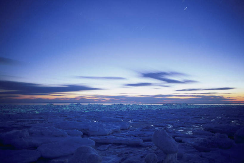 无人,横图,室外,白天,正面,旅游,度假,日出,海浪,海洋,太阳,北海道,日本,亚洲,朦胧,模糊,冰,浪花,水平线,云,云朵,朝霞,晨曦,海平线,黎明,云彩,娱乐,冰冻,蓝色,白云,蓝天,天空,阳光,海水,浮冰,天,享受,休闲,放松,寒冷,晴朗,冰冷,海景,东亚,日本国,北海道地方,北海道岛,严寒,冰凉,酷寒,凛冽,凛凛,极冷,流冰,浮冰块,大海,风浪,海,海水的波动,近岸浪,涌浪,朝阳,晴空,彩图,破晓