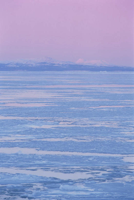 无人,竖图,室外,白天,正面,旅游,度假,海浪,海洋,美景,北海道,日本,亚洲,朦胧,模糊,冰,景观,浪花,水平线,海平线,娱乐,蓝色,蓝天,天空,自然,海水,浮冰,天,享受,休闲,景色,放松,寒冷,晴朗,冰冷,自然风光,海景,东亚,万里无云,日本国,北海道地方,北海道岛,严寒,冰凉,酷寒,凛冽,凛凛,极冷,流冰,浮冰块,大海,风浪,海,海水的波动,近岸浪,涌浪,晴空,晴空万里,彩图