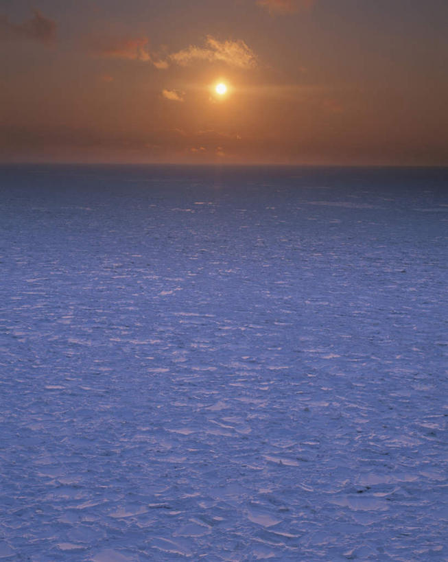 无人,竖图,室外,白天,正面,旅游,度假,海浪,海洋,美景,雪,大雪,北海道,日本,亚洲,朦胧,模糊,冰,积雪,景观,浪花,水平线,雪景,云,云朵,冬季,冬天,海平线,云彩,娱乐,蓝色,白云,蓝天,天空,自然,海水,浮冰,天,享受,休闲,景色,放松,寒冷,晴朗,冰冷,自然风光,海景,东亚,日本国,北海道地方,北海道岛,严寒,冰凉,酷寒,凛冽,凛凛,极冷,流冰,浮冰块,大海,风浪,海,海水的波动,近岸浪,涌浪,晴空,彩图