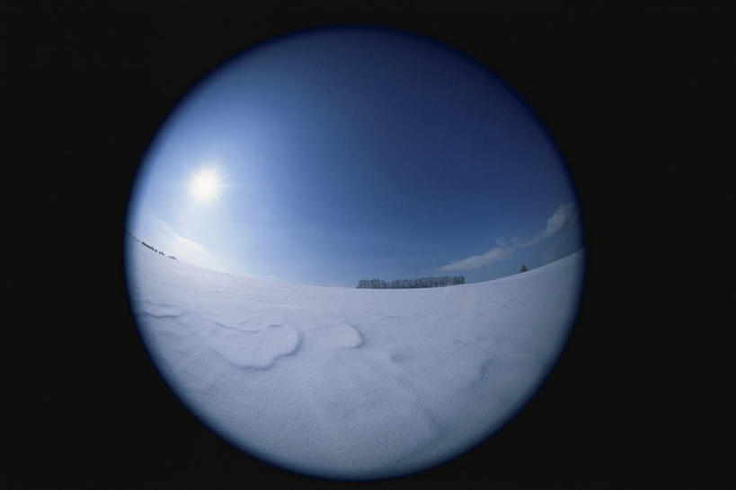 无人,横图,全景,室外,白天,广角镜头,鱼眼镜头,仰视,旅游,度假,美景,天际线,雪,大雪,北海道,日本,亚洲,阴影,黑色背景,朦胧,模糊,光线,圆形,影子,圆环,地平线,积雪,景观,雪景,云,云朵,冬季,冬天,辽阔,地面,云彩,娱乐,蓝色,白云,蓝天,天空,阳光,自然,天,享受,休闲,景色,放松,寒冷,晴朗,一望无际,环形,自然风光,延伸,东亚,日本国,天地相交,北海道地方,北海道岛,美瑛町,严寒,美瑛,晴空,彩图,低角度拍摄