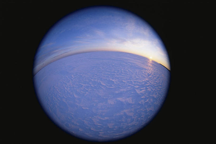 无人,横图,全景,室外,白天,广角镜头,鱼眼镜头,仰视,旅游,度假,美景,天际线,雪,大雪,北海道,日本,亚洲,黑色背景,朦胧,模糊,圆形,圆环,地平线,积雪,景观,雪景,云,云朵,冬季,冬天,辽阔,地面,云彩,娱乐,蓝色,白云,蓝天,天空,自然,天,享受,休闲,景色,放松,寒冷,晴朗,一望无际,环形,自然风光,延伸,东亚,日本国,天地相交,北海道地方,北海道岛,严寒,晴空,彩图,低角度拍摄