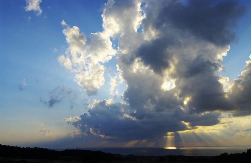 无人,横图,全景,室外,白天,仰视,旅游,美景,天际线,秋田县,日本,亚洲,阴影,朦胧,模糊,光线,影子,地平线,景观,云,云朵,辽阔,地面,云彩,蓝色,白云,蓝天,天空,阳光,自然,天,景色,晴朗,一望无际,自然风光,延伸,东亚,本州,本州岛,日本国,秋田,天地相交,东北地方,晴空,彩图,低角度拍摄,游览
