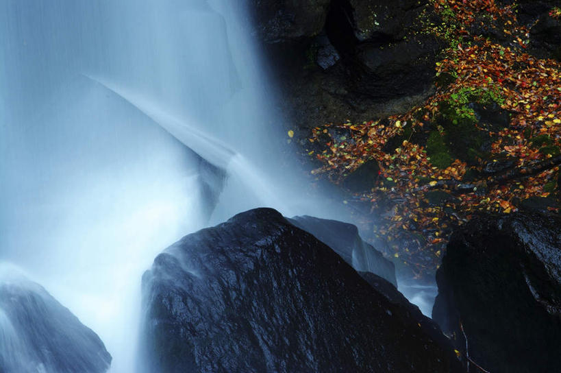 无人,横图,室外,白天,正面,旅游,礁石,石头,美景,瀑布,水,植物,叶子,日本,亚洲,飞溅,朦胧,模糊,溅,石子,液体,景观,水滴,绿叶,千叶县,水珠,树,树木,绿色,自然,嫩叶,景色,生长,成长,喷洒,自然风光,东亚,本州,关东地方,本州岛,日本国,千叶,叶,叶片,跌水,礁,石块,岩石,彩图,游览