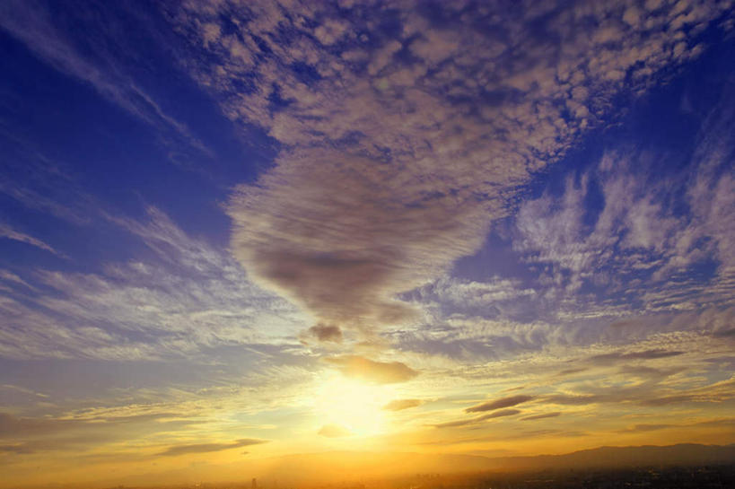 无人,横图,室外,白天,仰视,旅游,度假,美景,日落,太阳,日本,亚洲,一堆,阴影,堆叠,堆积,光线,影子,景观,晚霞,霞光,云,云朵,落日,晨曦,云彩,娱乐,蓝色,白云,蓝天,天空,阳光,自然,黄昏,天,享受,休闲,景色,彩霞,放松,大阪,堆,自然风光,东亚,本州,大阪府,本州岛,日本国,近畿地方,近畿,夕照,夕阳,彩图,低角度拍摄,斜阳