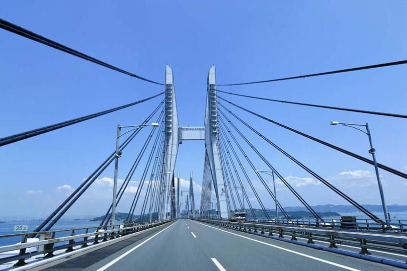 无人,横图,室外,白天,正面,旅游,度假,海浪,海洋,美景,大桥,立交桥,路灯,桥梁,照明,日本,亚洲,一排,许多,阴影,整齐,光线,影子,景观,浪花,云,云朵,高架,斜拉桥,桥,灯光,分界线,停车线,云彩,娱乐,灯,排列,蓝色,白色,白云,蓝天,天空,阳光,自然,海水,天,享受,休闲,景色,放松,车行道,车行道分界线,照亮,照明设备,队列,自然风光,标线,海景,东亚,车行线,本州,本州岛,日本国,中国地方,冈山,冈山县,大海,风浪,海,海水的波动,近岸浪,涌浪,彩图