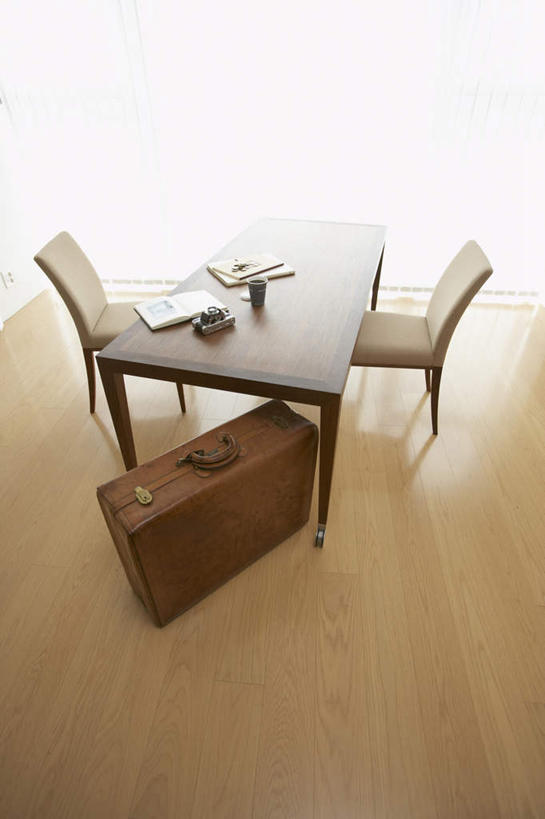 无人,家,客厅,竖图,俯视,室内,白天,别墅,餐桌,窗户,地板,家具,落地窗,装修,桌子,建筑,杯子,书籍,椅子,欧式,一本,装饰,瓷器,拉杆箱,旅行箱,房屋,木椅,屋子,公寓,咖啡杯,陶瓷制品,地面,一杯,豪华,建设,现代,装潢,洋房,楼房,木地板,玻璃窗,住宅,行李箱,箱子,室内装潢,餐台,出差,明亮,起居室,舒适,家居装潢,瓷杯,房屋设计,地中海风格,古典风格,简约风格,室内设计,宽敞,样板房装潢,设计,书,图书,彩图,高角度拍摄,旅行,房子