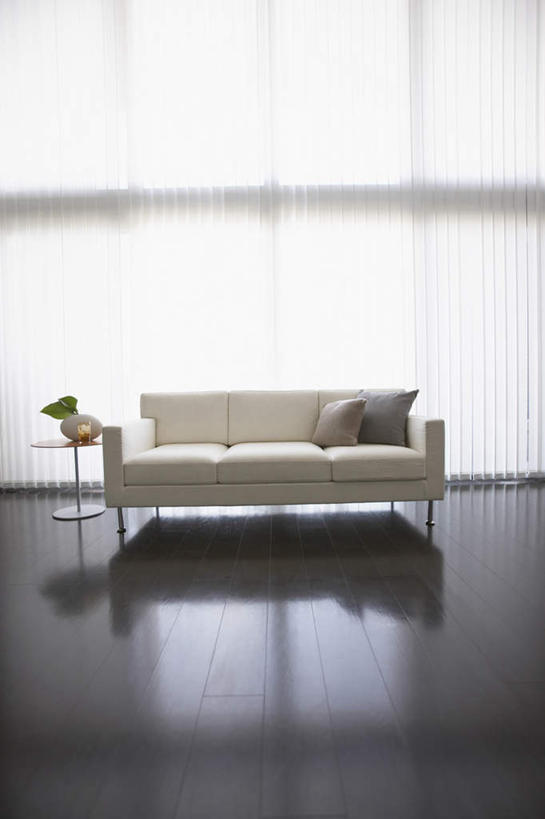 无人,家,竖图,室内,白天,正面,植物,别墅,窗户,窗帘,地板,家具,靠垫,落地窗,沙发,装修,建筑,欧式,装饰,盆栽,房屋,屋子,公寓,靠枕,盆景,地面,豪华,建设,现代,装潢,洋房,楼房,木地板,玻璃窗,住宅,绿色,自然,帘子,垫子,室内装潢,枕头,遮阳,生长,成长,华丽,修饰,明亮,点缀,舒适,家居装潢,房屋设计,地中海风格,古典风格,简约风格,室内设计,宽敞,样板房装潢,衬托,美观,雅致,雅观,设计,彩图,房子,皮沙发