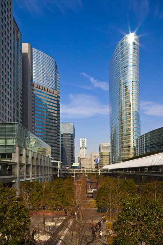 无人,高楼大厦,竖图,俯视,室外,白天,度假,办公楼,美景,植物,城市风光,标志建筑,城市,大厦,地标,建筑,摩天大楼,写字楼,东京,日本,亚洲,阴影,光线,影子,景观,云,云朵,云彩,娱乐,建设,树,树木,蓝色,绿色,白云,蓝天,天空,阳光,自然,楼宇,天,享受,休闲,商务楼,景色,放松,生长,晴朗,成长,东亚,本州,关东地方,本州岛,日本国,东京都,西京区,晴空,彩图,高角度拍摄,大楼,高层建筑,高楼,摩天楼