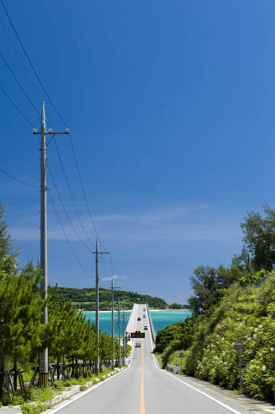 无人,竖图,室外,白天,正面,旅游,度假,美景,植物,道路,路,公路,日本,亚洲,电力,电线,线,景观,云,云朵,电能,交通,线路,云彩,娱乐,冲绳,树,树木,蓝色,绿色,白云,蓝天,天空,自然,天,享受,休闲,景色,放松,生长,晴朗,成长,电,电源,电源线,冲绳县,自然风光,能量,东亚,琉球群岛,日本国,九州地方,晴空,马路,彩图